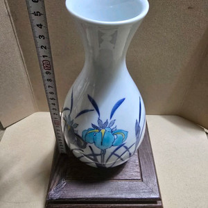 청자 꽃무늬 화병