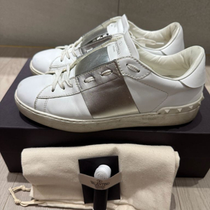 발렌티노 남성 스니커즈 팝니다.(사이즈 40)