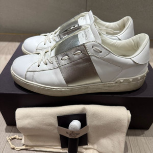 발렌티노 남성 스니커즈 팝니다.(사이즈 40)