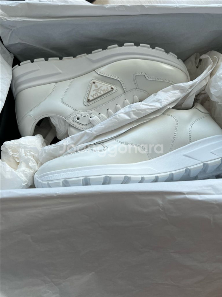 프라다 프락스 화이트 스니커즈(255)새상품--2