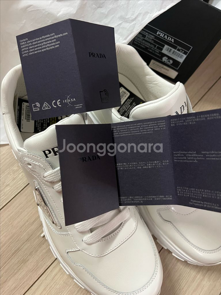 프라다 프락스 화이트 스니커즈(255)새상품--1