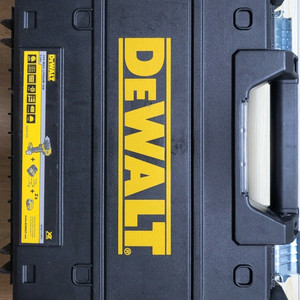 디월트 DCD709P2 충전드릴 세트