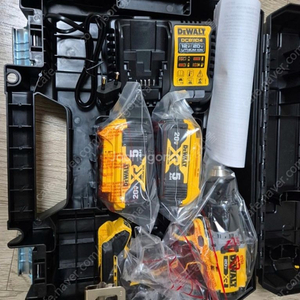 디월트 DCD805N 무선 임팩 드릴 세트