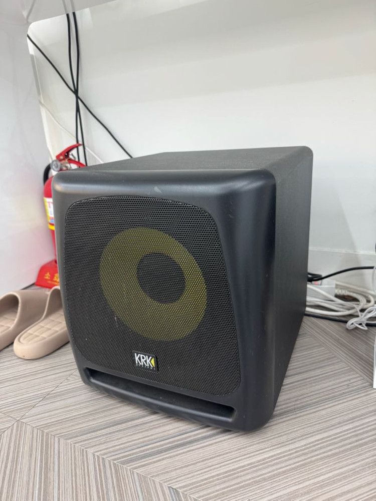 KRK V8 스피커, KRK 10S 서브우퍼, 스피커 스탠드 개별판매. 이미지