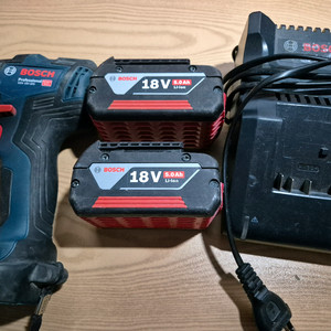 보쉬 임팩 렌치,배터리,충전기