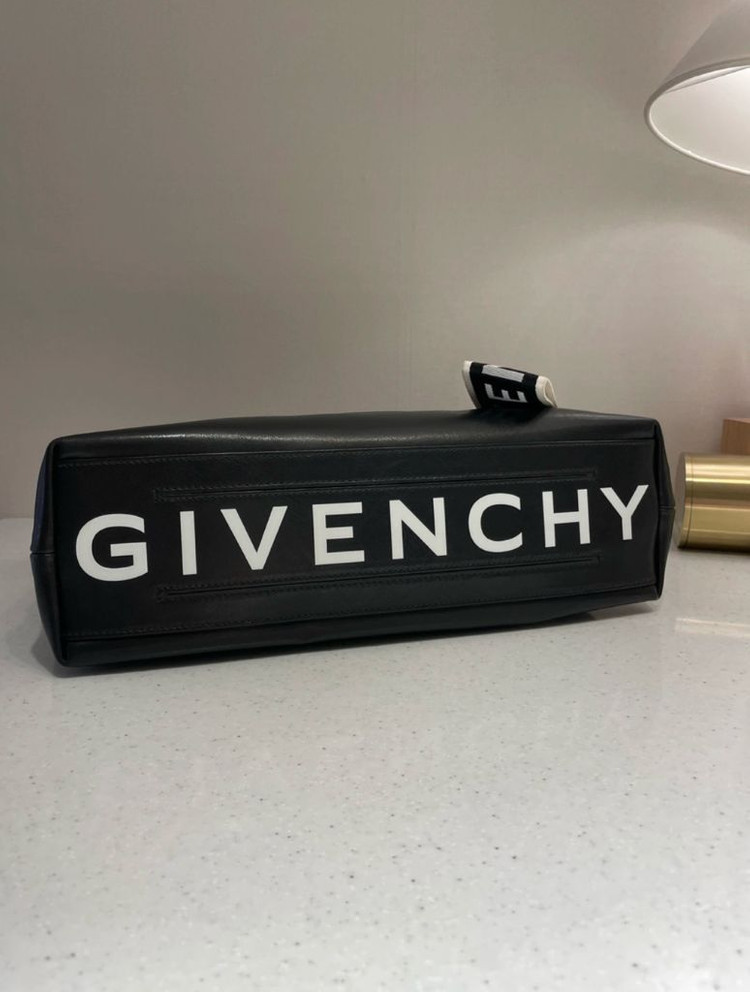 지방시 레더 클러치백--1