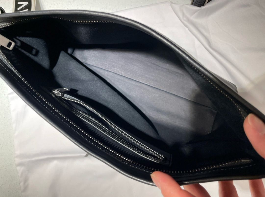 지방시 레더 클러치백--3
