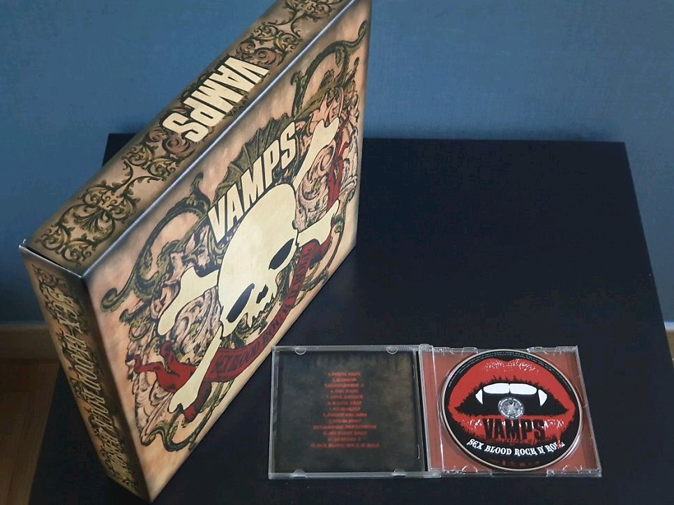 VAMPS 뱀프스 베스트 앨범 BLOOD ROCK NROLL (CD+GOODS) 티셔츠 머플러 토트백 굿즈 한정반 이미지