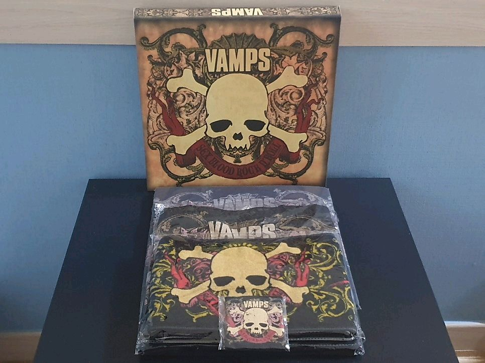 VAMPS 뱀프스 베스트 앨범 BLOOD ROCK NROLL (CD+GOODS) 티셔츠 머플러 토트백 굿즈 한정반 이미지