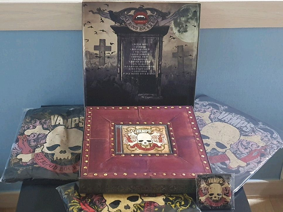 VAMPS 뱀프스 베스트 앨범 BLOOD ROCK NROLL (CD+GOODS) 티셔츠 머플러 토트백 굿즈 한정반 이미지