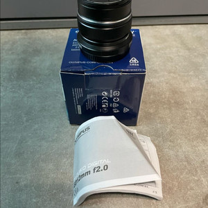 올림푸스 12mm f2.0 마포 블랙 풀박 초민트급