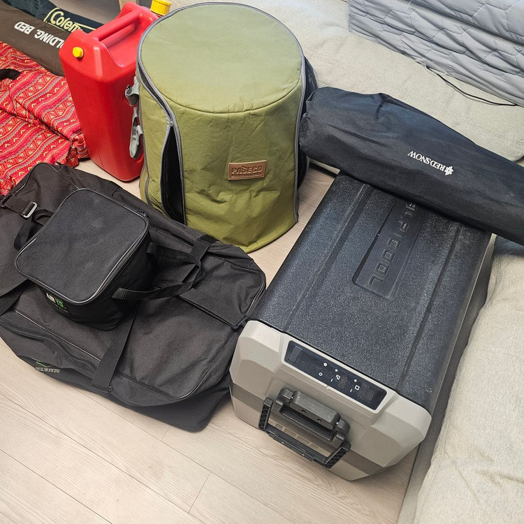 카즈미 알피쿨 각종캠핑용품 가스통 에어매트 등등 외 많아요 이미지