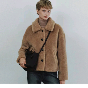 로에일 볼륨 테디 숏 재킷 카멜 색상(새상품급)