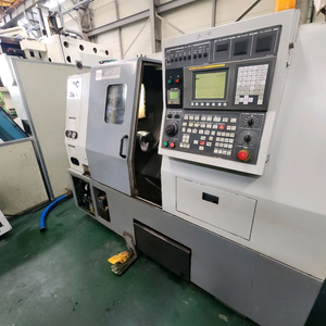 위아 skt21 8인치 cnc 선반 이미지