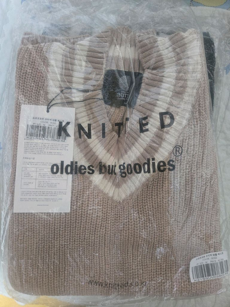 [새상품]니티드 브이넥 와플 니트 베스트 (BEIGE) 베이지 이미지