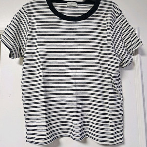 Thus 블랙스트라이프 반팔 스판티셔츠 편의점 반값 택포 7천원