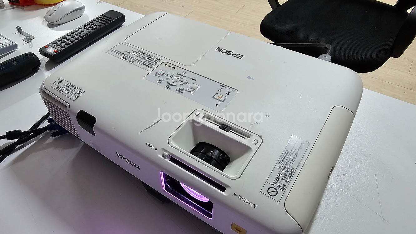 엡손 EB-1960 5000안시 XGA 중고빔프로젝터--0