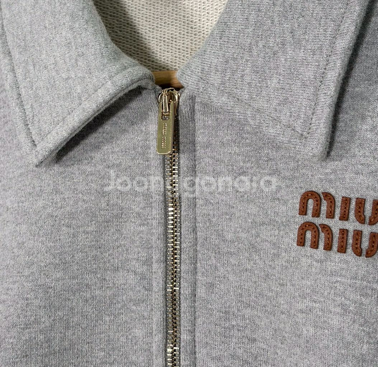 [L] 미우미우 하프 지퍼 오버핏 카라 스웻 셔츠 맨투맨 티셔츠 그레이--3