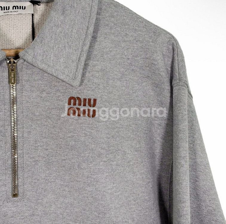 [L] 미우미우 하프 지퍼 오버핏 카라 스웻 셔츠 맨투맨 티셔츠 그레이--5