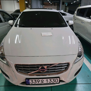 볼보s60d4 13년식 153000km 팝니다.수리완료