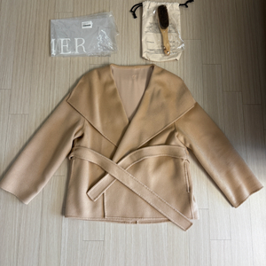 유메르 잔느 하이넥 숏 코트 로얄 베이지 캐시미어