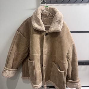 베이지 무스탕 겨울 코트