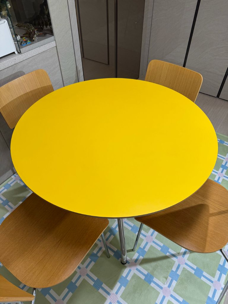 매직볼트 원형 테이블 식탁 사이즈 1000mm 옐로우 + 낸시체어 4개 이미지