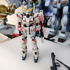 HCM 유니콘 건담 HG 1/144 건담보다 조금작습니다