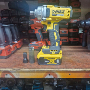 디월트충전임팩렌치 DCF894 미드토크 속도조절 A급