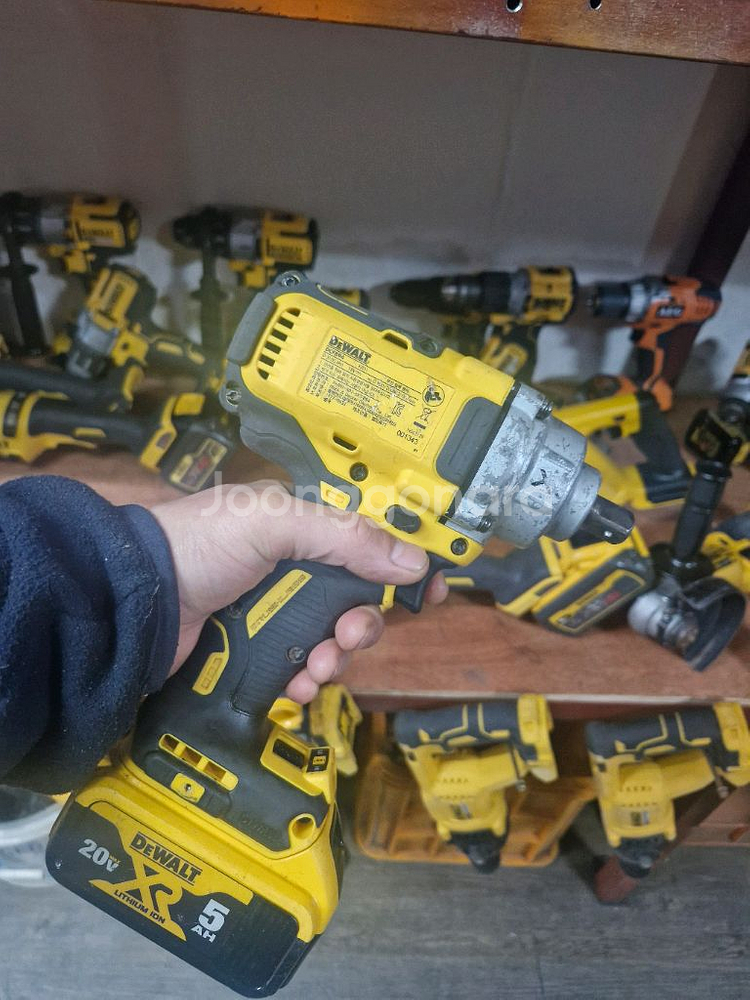 디월트충전임팩렌치 DCF894 미드토크 속도조절 A급--8