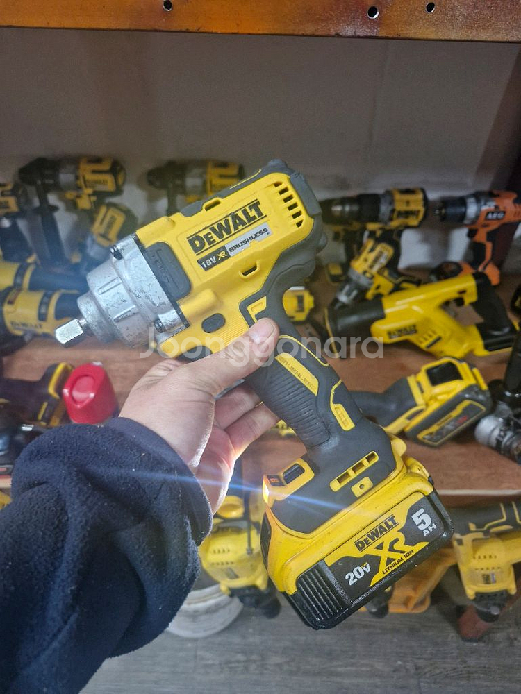 디월트충전임팩렌치 DCF894 미드토크 속도조절 A급--9