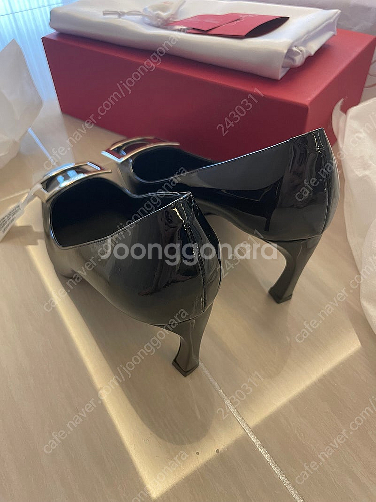 로저비비에 트럼펫 벨르 페이턴트 레더 펌프스 블랙 37--8