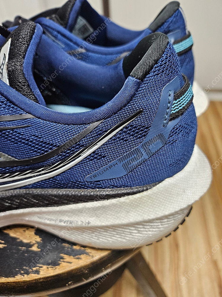 써코니 트라이엄프 20 (265mm) 러닝화--1