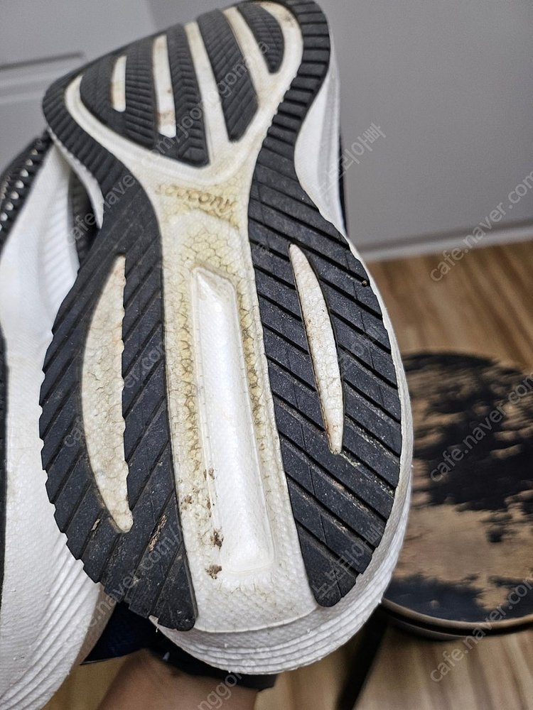 써코니 트라이엄프 20 (265mm) 러닝화--7