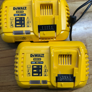 디월트 고속충전기 DCB118