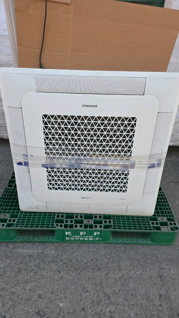 시스템에어컨 삼성 40평형 23년식 1년 사용하고 철거 해놓은 상태입니다. 이미지