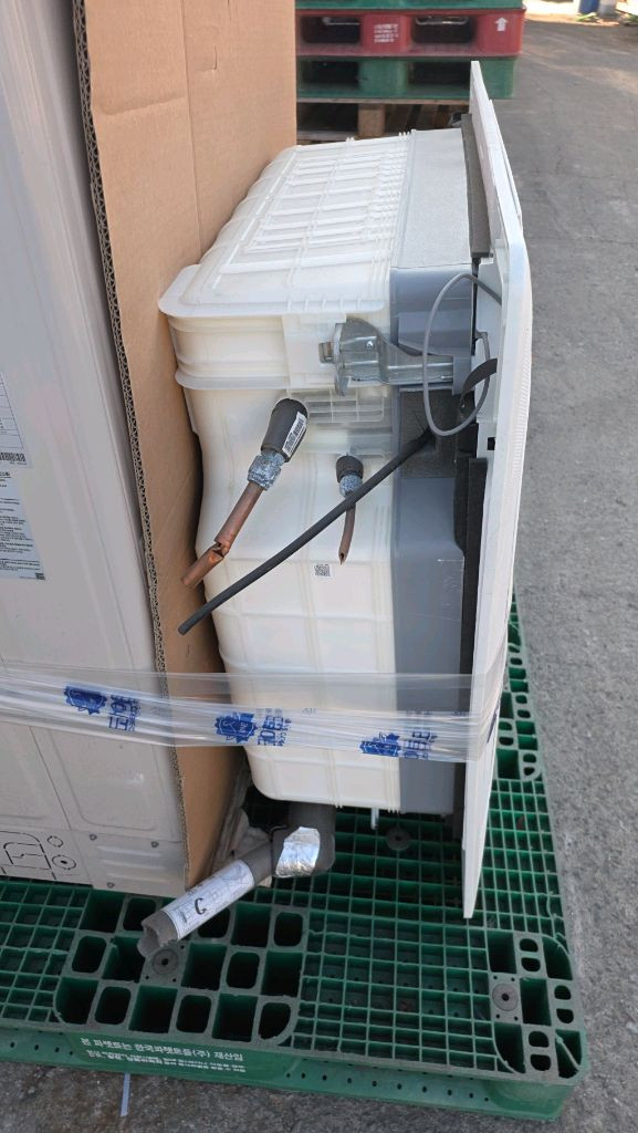 시스템에어컨 삼성 40평형 23년식 1년 사용하고 철거 해놓은 상태입니다. 이미지