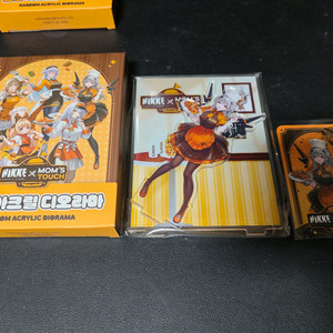 니케 맘스터치 모더니아 아크릴 스탠드 디오라마, 포토카드