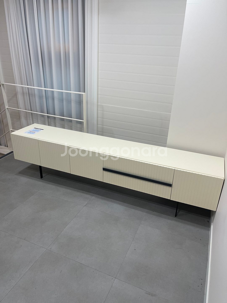 깔끔한 디자인 TV장 캄비오 거실장--0