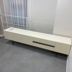 깔끔한 디자인 TV장 캄비오 거실장