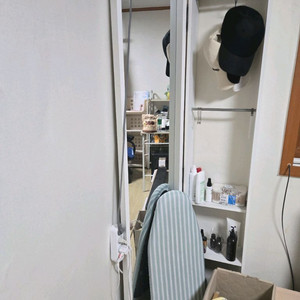 깔끔한 화이트 옷걸이 전신거울