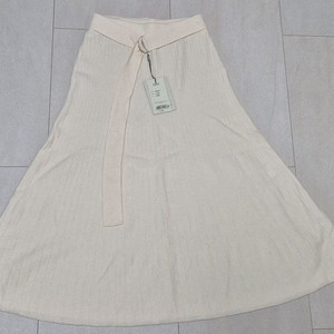 쥬크 캐시미어 플레어 니트 스커트ㅡ새상품