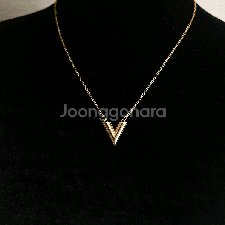 새상품,선물박스포장]데일리 V자 골드 써지컬 목걸이/귀걸이 반지 팔찌 진주 샤넬 14k 18k 스와로브스키 반클리프--0