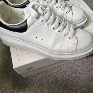 [43] 알렉산더맥퀸 오버솔 스니커즈 화이트 블랙