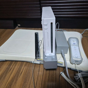 닌텐도 Wii 본체 + 리모컨 세트