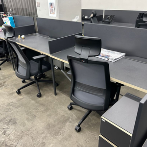 [판매] (신품급) 데스커책상 퍼시스의자 판매합니다.