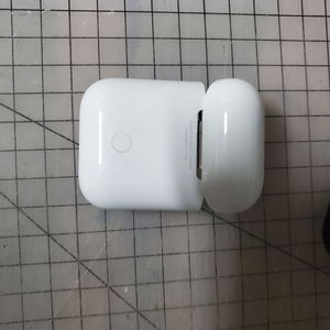 에어팟2 2세대 충전본체 및 우측 유닛만 팝니다. 이미지