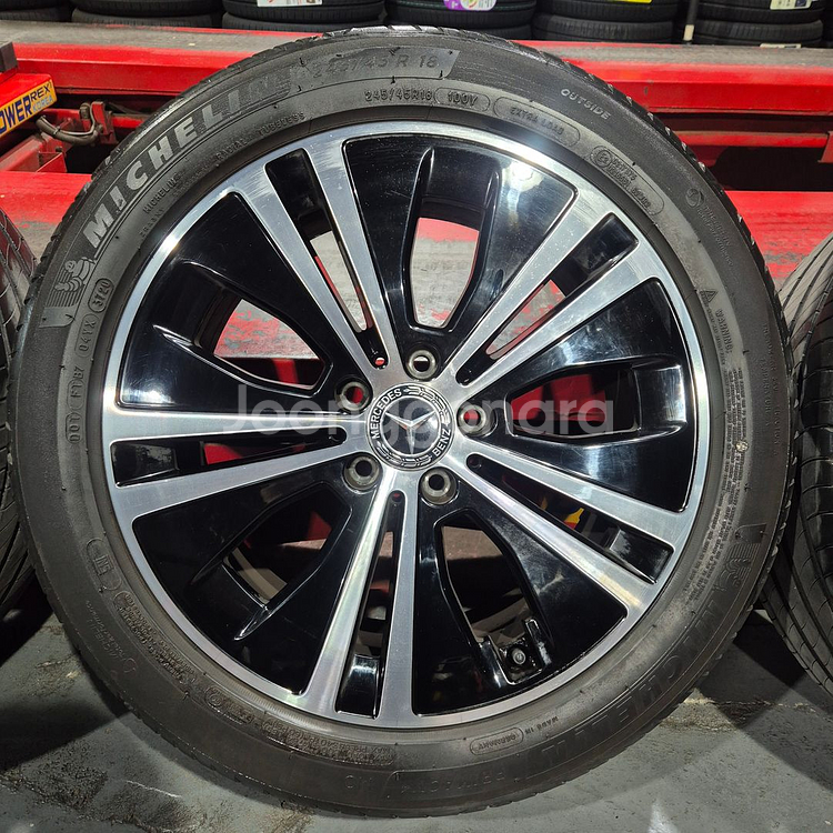 벤츠 E클래스 W213 후기형 아방가르드 18인치 순정휠타이어세트 판매--2