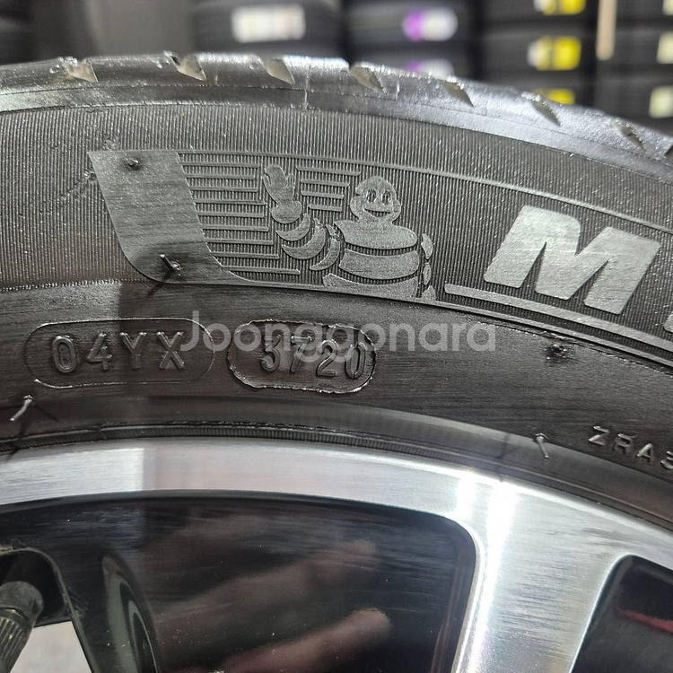 벤츠 E클래스 W213 후기형 아방가르드 18인치 순정휠타이어세트 판매--6