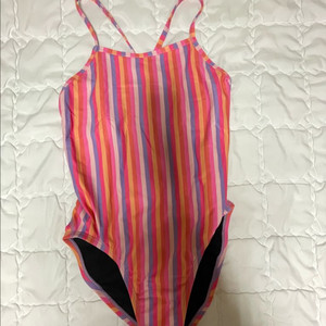 졸린 트릭시 브래든 28